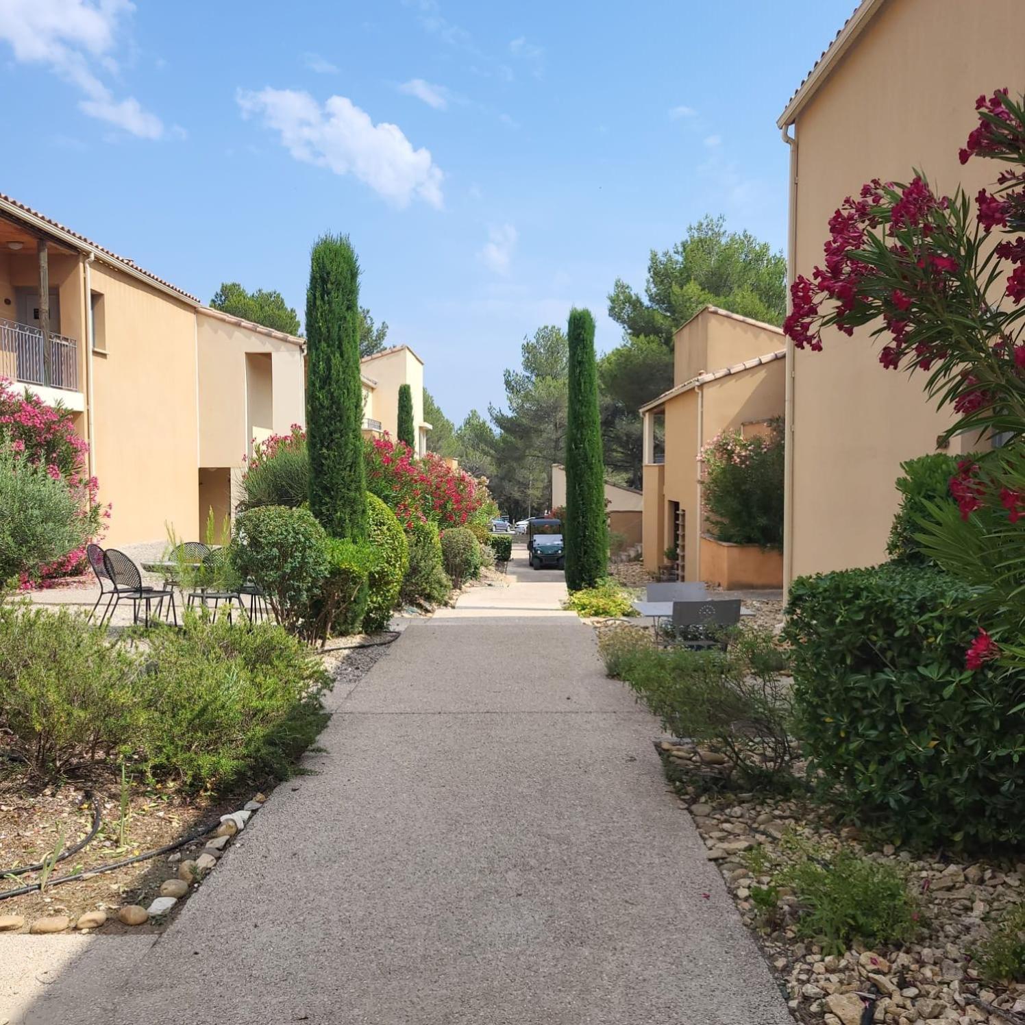 La Calade Apartamento LʼIsle-sur-la-Sorgue Exterior foto