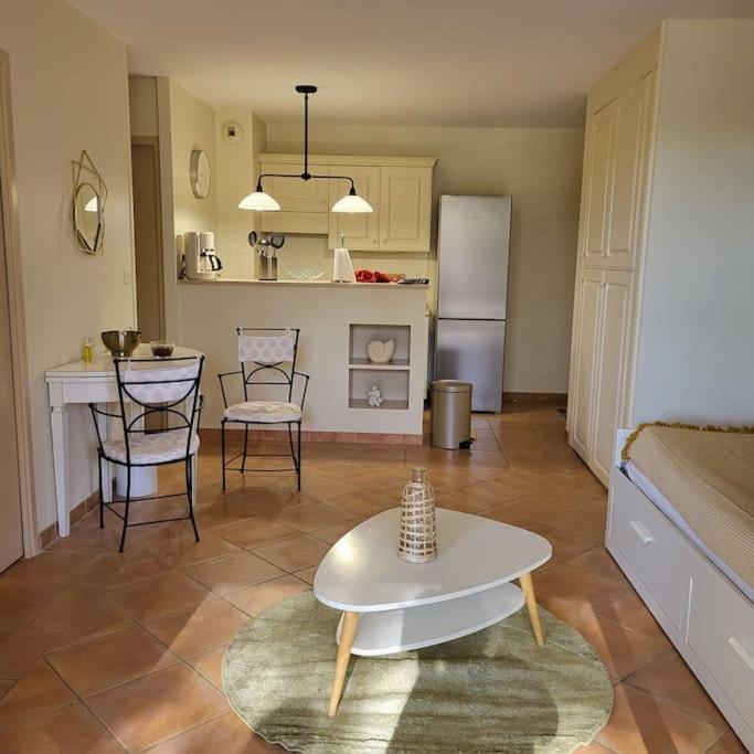 La Calade Apartamento LʼIsle-sur-la-Sorgue Exterior foto