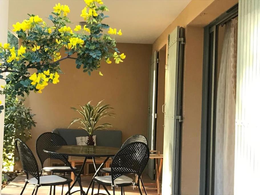 La Calade Apartamento LʼIsle-sur-la-Sorgue Exterior foto